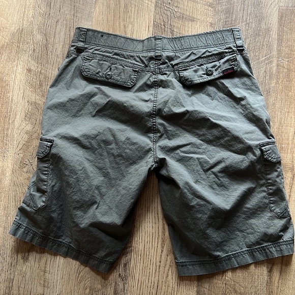 Wear First cargo shorts - Picture 3 of 4